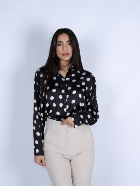 قميص مرقط بالنقاط